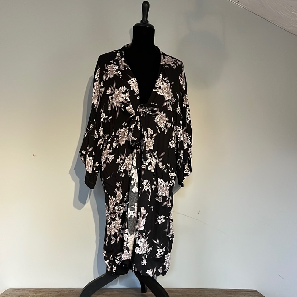 Spiritual Gangster Tie robe NWOT